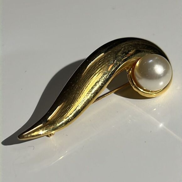 Bundle Sale 3 for $15 | PD Premier Designs Gold-tone Brooch Faux Pearl - Picture 9 of 10